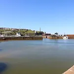 Bardywell Penthouse - 2 Bedrooms - Sleeps 4 דירה