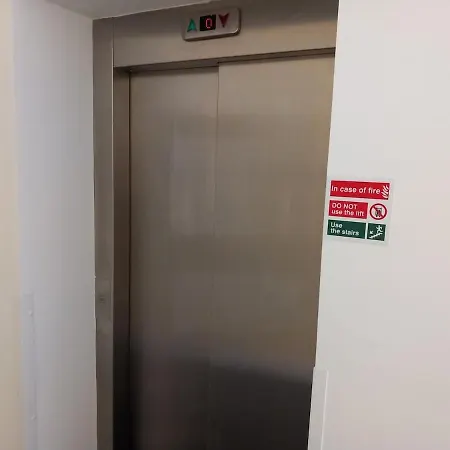 Bardywell Penthouse - 2 Bedrooms - Sleeps 4 Daire